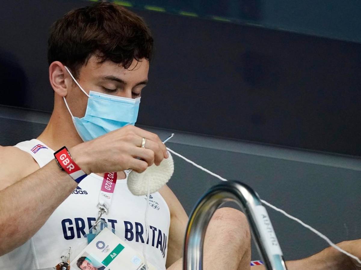 Tokyo 2020: Tom Daley knits his way to 