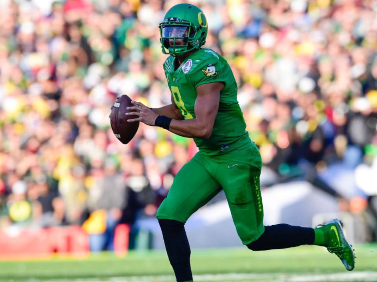 Top 8 Plays of Former Oregon Ducks QB Marcus Mariota's College