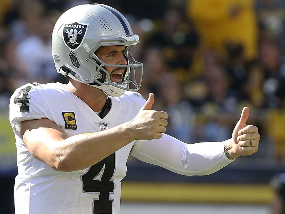 Derek Carr's newfound fearlessness has the Raiders rolling - Sports  Illustrated