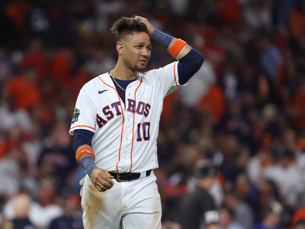 Astros' LATEST move could be a HINT about Yuli Gurriel's possible return!  shorts 