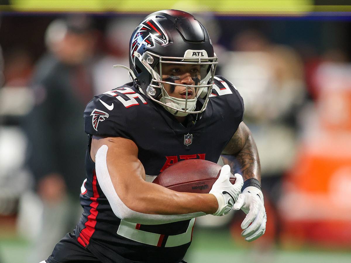 NFL DFS Week 18 Picks: Bargain Buys and Spend-Up Studs - Sports Illustrated