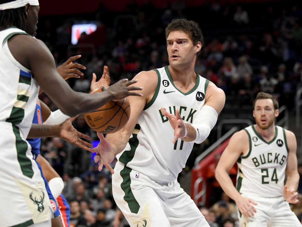 Bucks retain core of Middleton and Lopez, look to bench - WTMJ