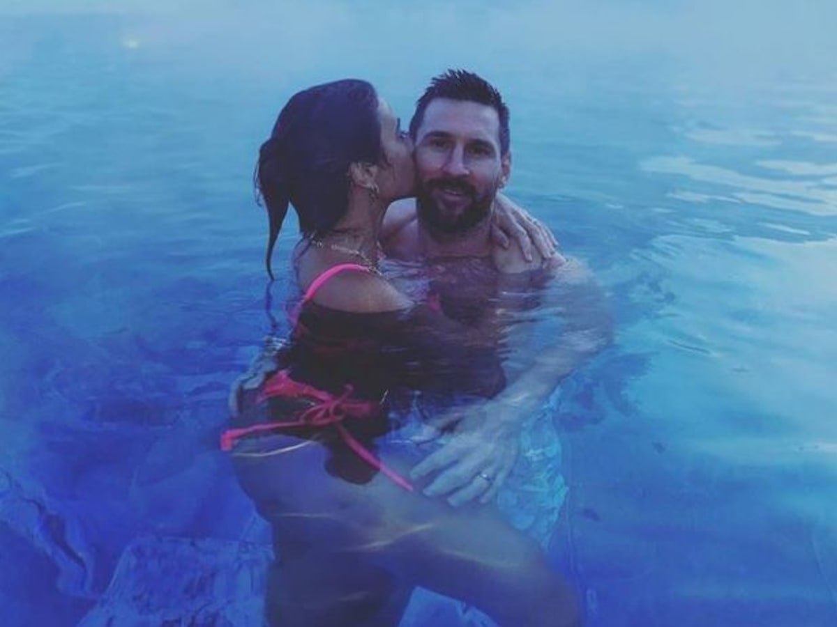 Lionel Messi shares holiday photos of faмily ski trip to the Alps - FutƄol  on FanNation