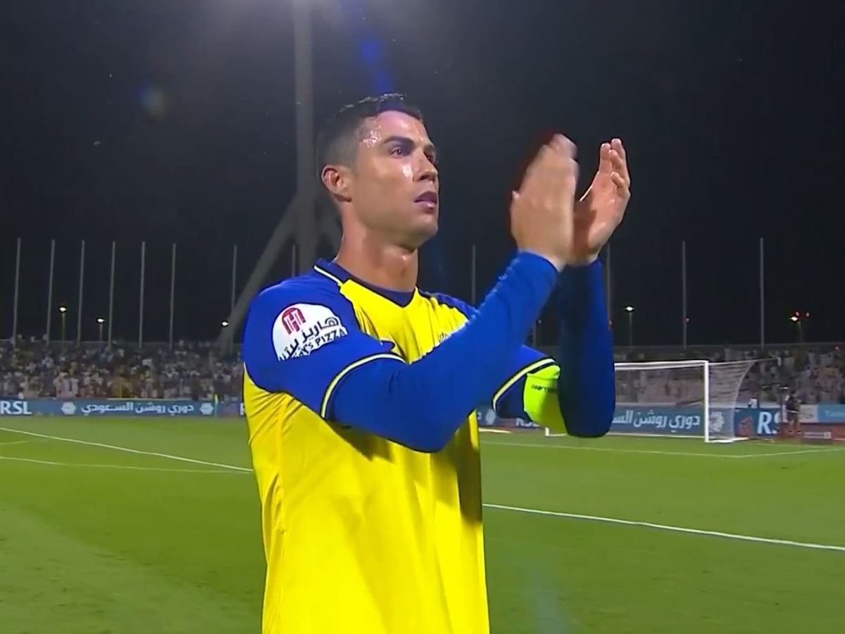 Al Nassr bate Dhamk com hat trick de Ronaldo e regressa à