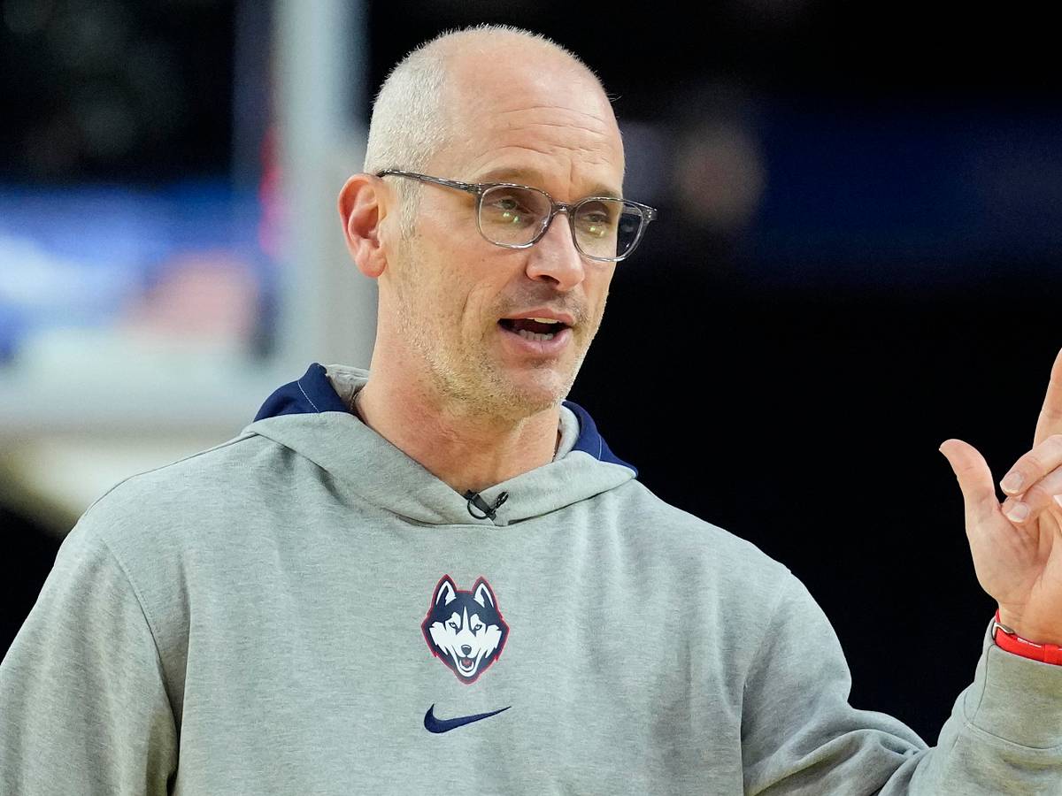 Dan Hurley, odd duck of a royal hoops family, is ready for his swan moment - Sports Illustrated