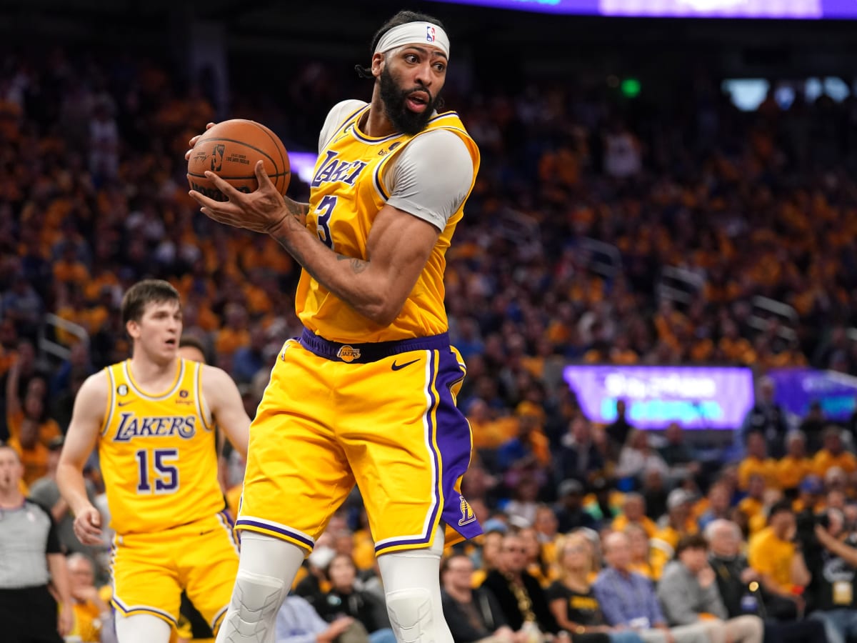 Davis, James deliver as Lakers top Curry, Warriors in Game 1