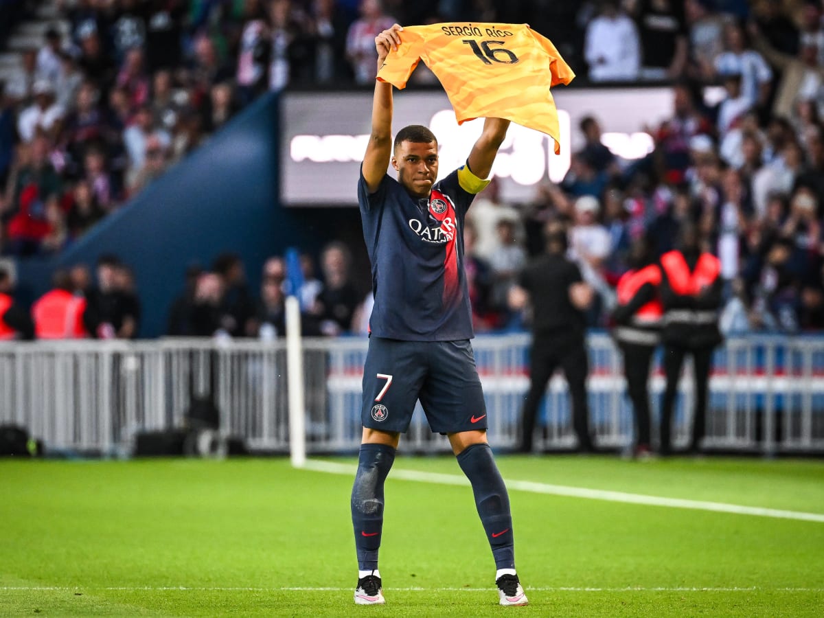 Kylian Mbappe leads PSG show of support for Sergio Rico - Futbol on  FanNation