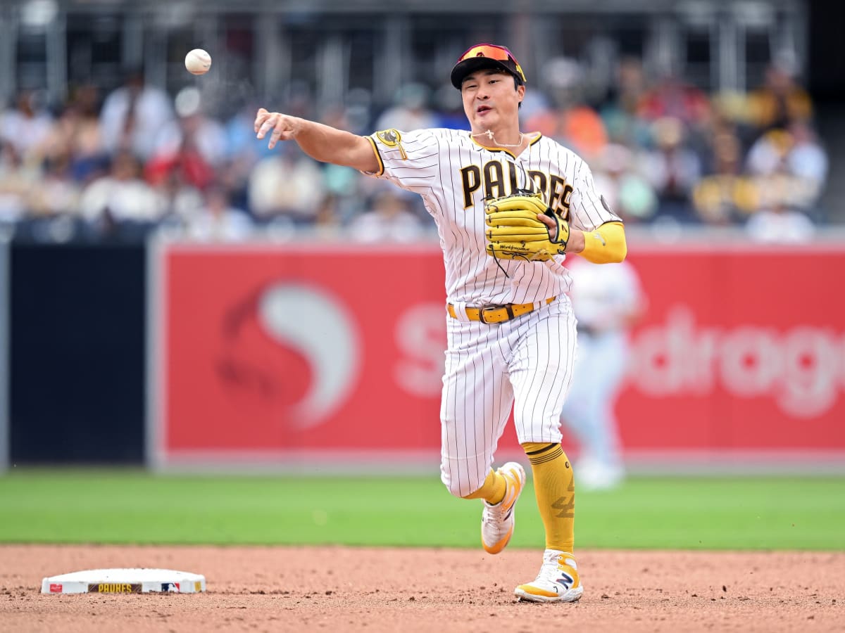 Padres' shortstop Kim Ha-seong named finalist for NL Gold Glove Award
