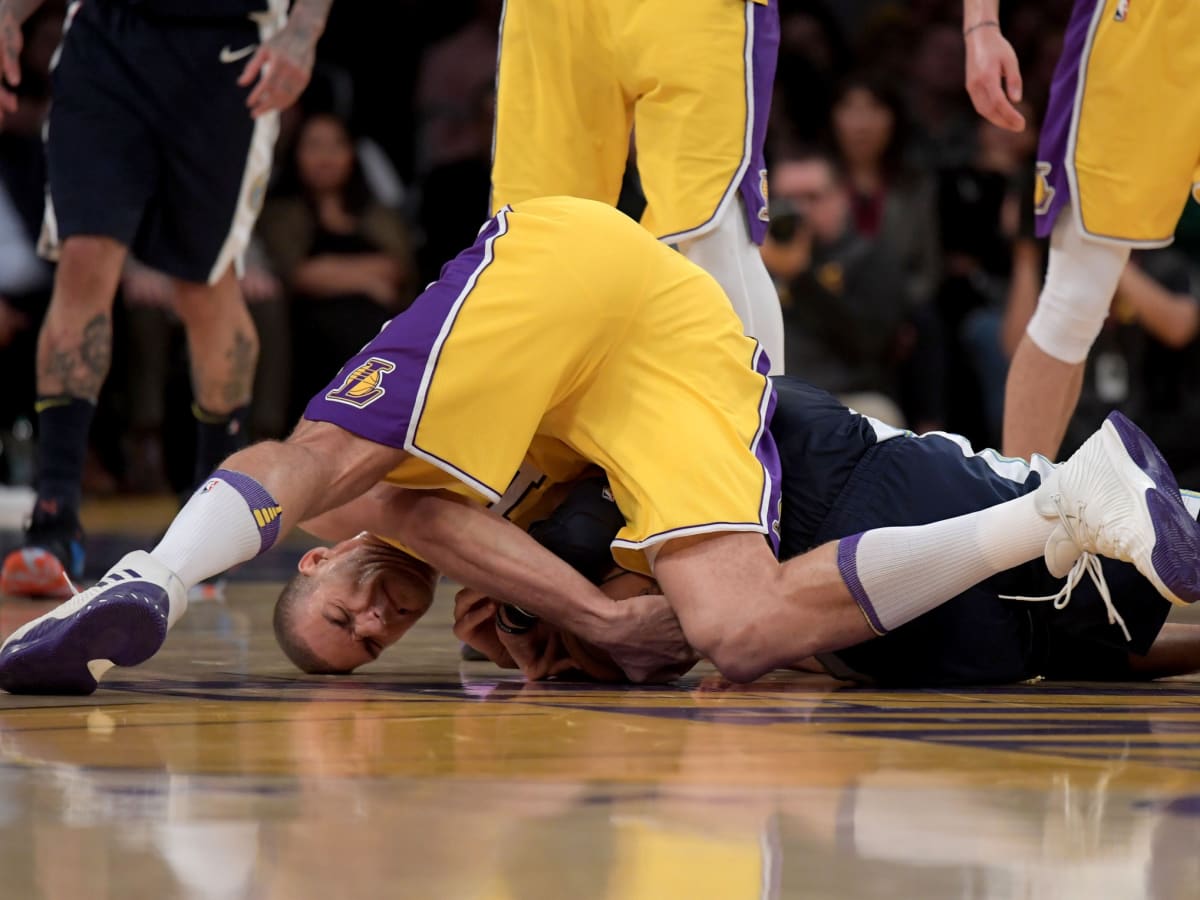 Brook Lopez bounces back in Brooklyn, helps Lakers edge Nets – Press  Telegram