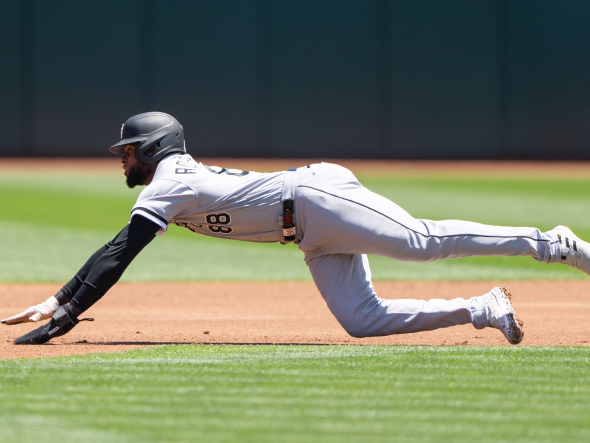 Luis Robert returns to White Sox' lineup but not in his customary spot -  Chicago Sun-Times
