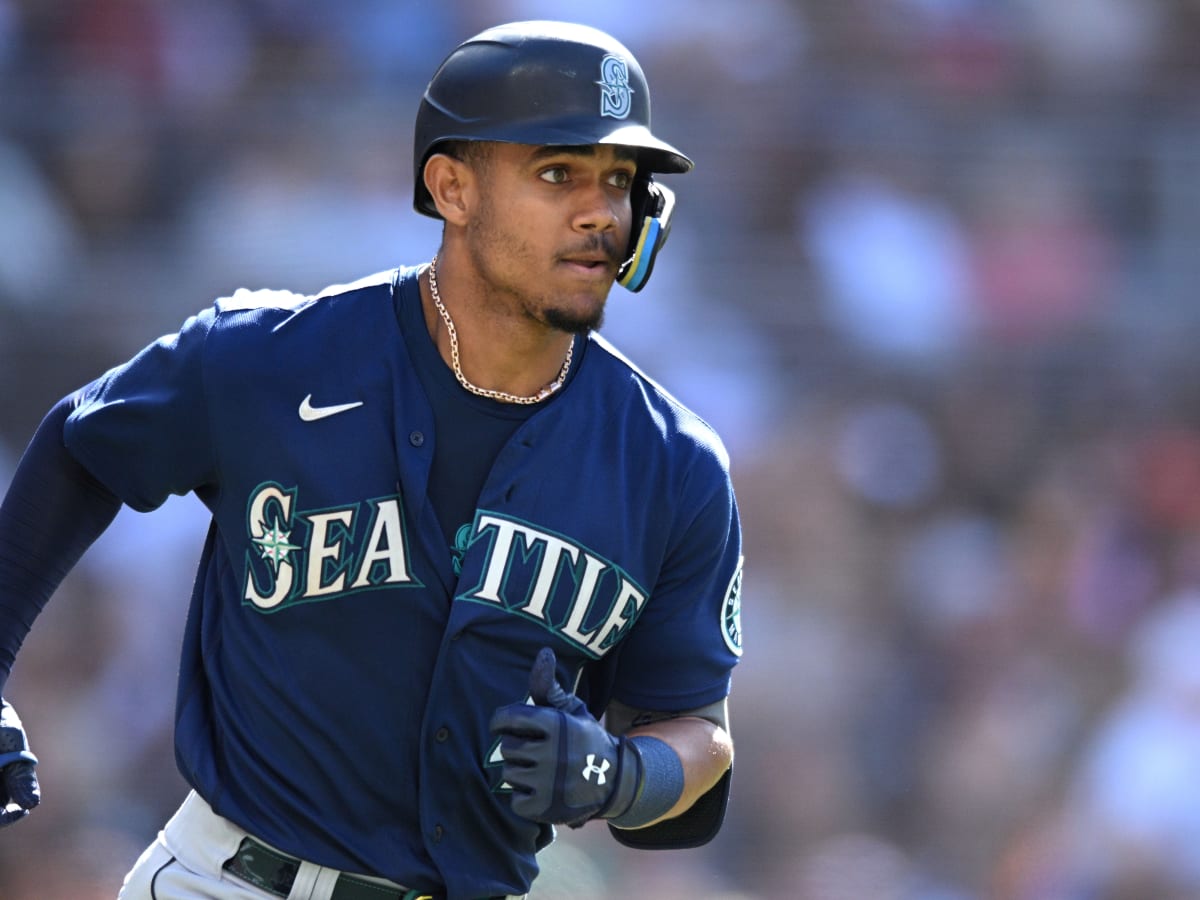 Julio Rodriguez making other players look small : r/Mariners