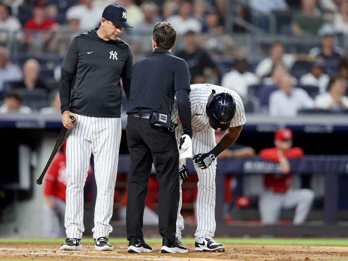 New York Yankees LF Aaron Hicks Exits 
