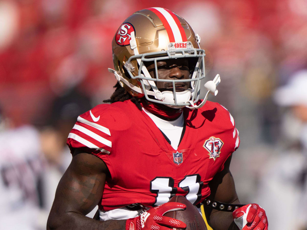 Brandon Aiyuk carries 49ers helmet with MOUTH! 