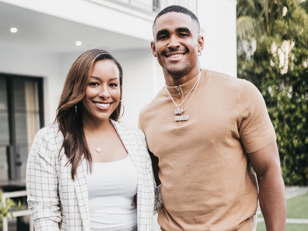 Jalen Hurts advocates for women in sports with all-female team - Sports  Illustrated