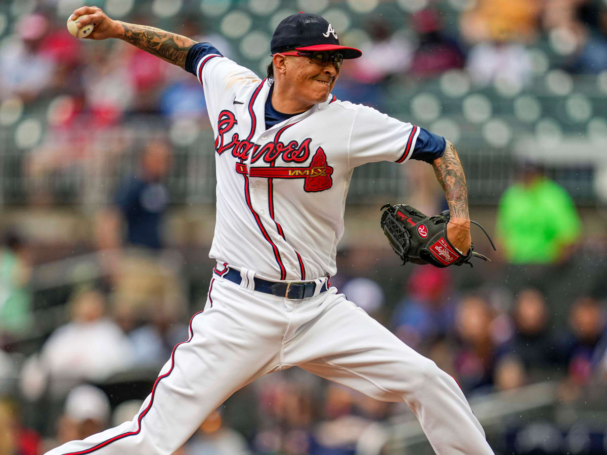 Braves: Jesse Chavez exits game with gruesome injury