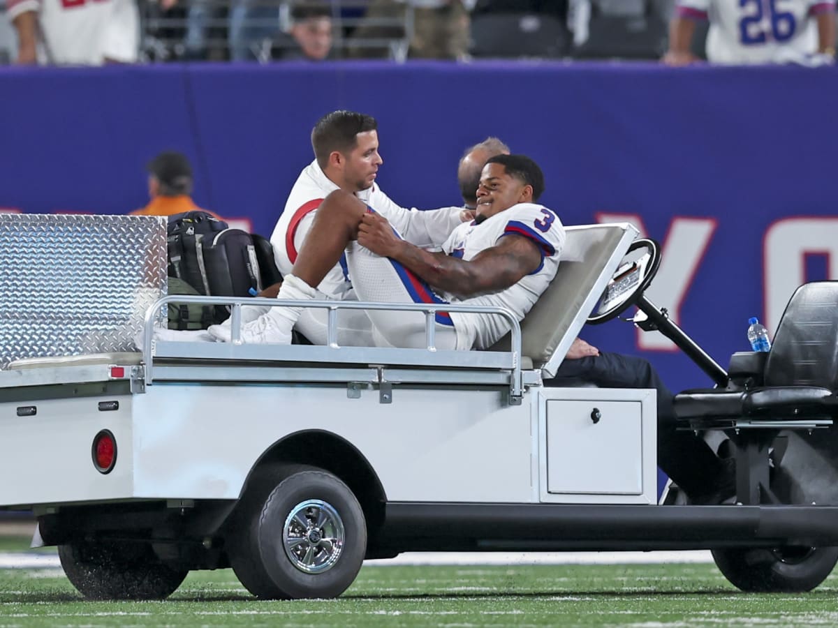 Giants WR Sterling Shepard Carted Off With Injury During 'MNF' - Sports  Illustrated