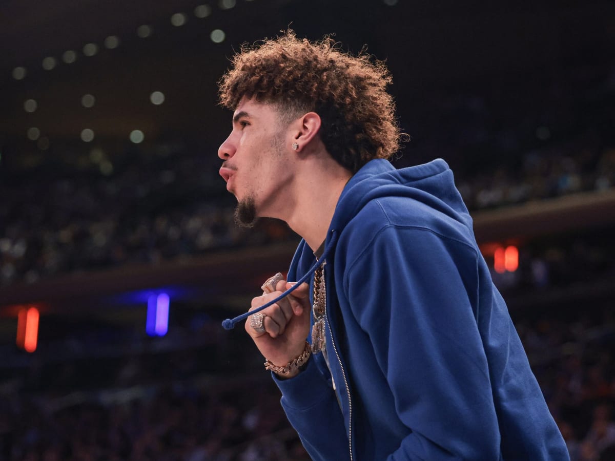 LaMelo Ball shuts down Foot Locker QV in Melbourne, 🎥 LaMelo Ball shut  down Foot Locker QV in Melbourne, with a HUGE crowd turning out to meet the  young star! 🙌🔥