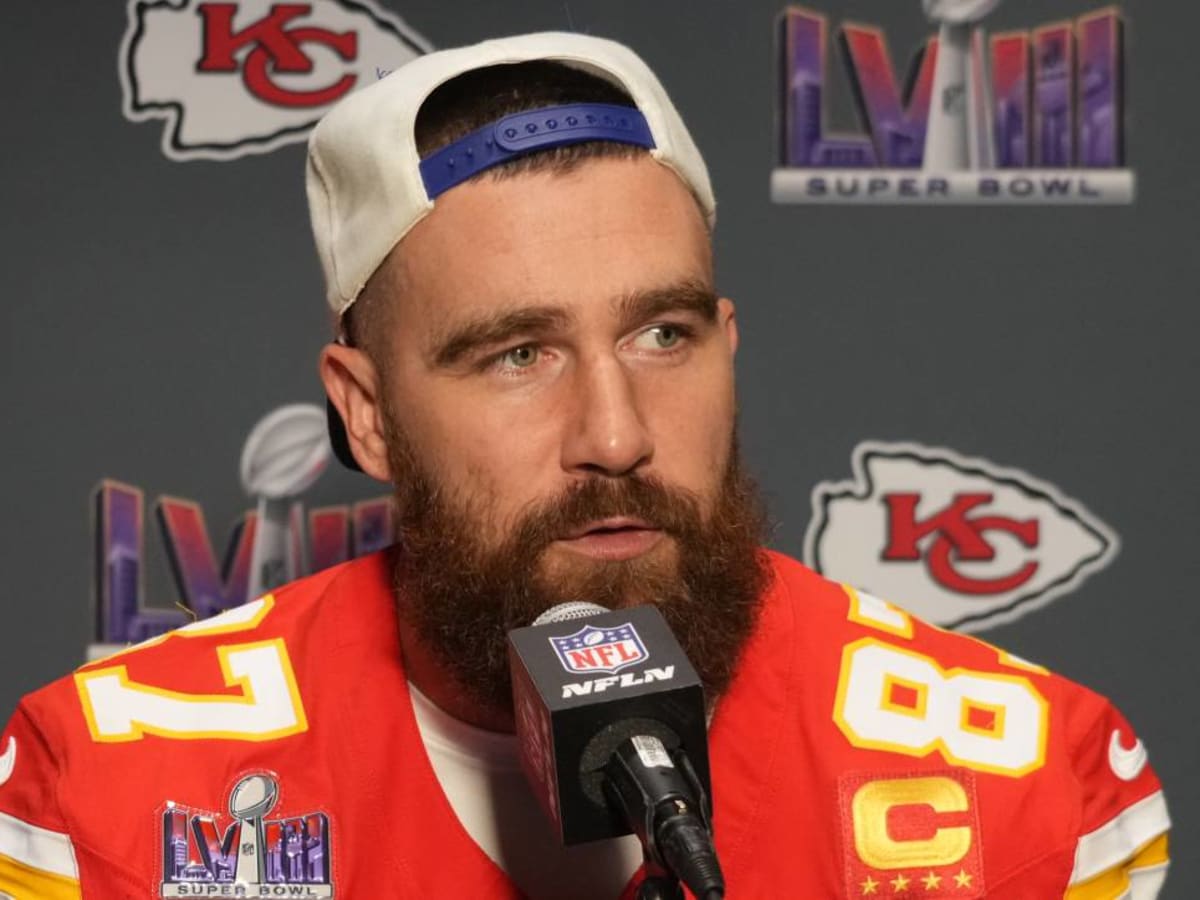 Travis Kelce Cleverly Sidesteps Question About a Super Bowl Proposal to Taylor Swift - Sports Illustrated