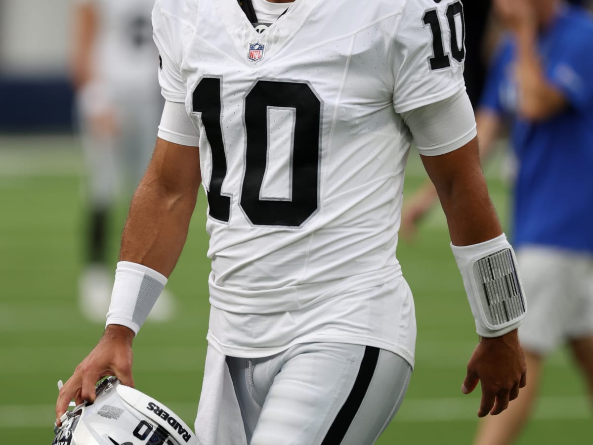 Jimmy Garoppolo perfect in Raiders debut, defeat Rams 34-17