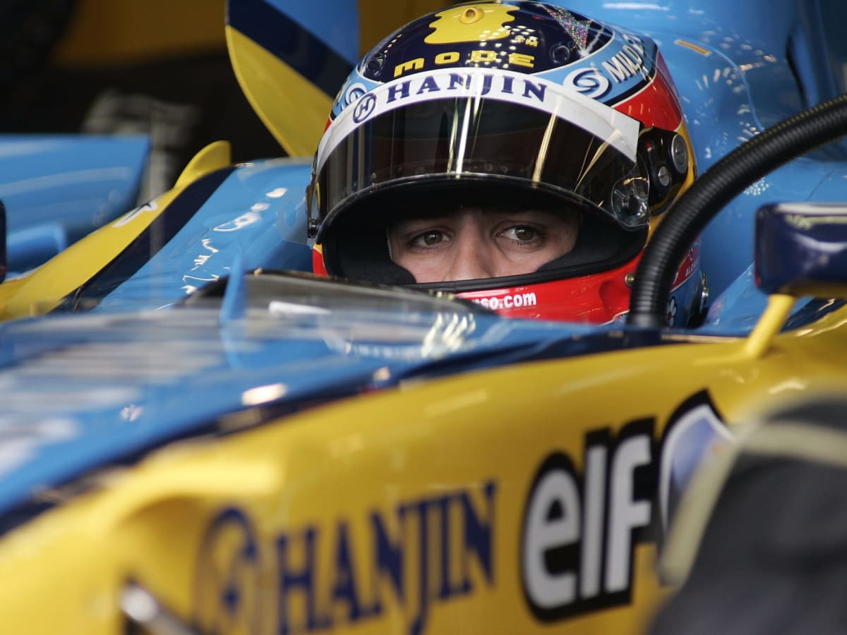Fernando Alonso Makes Renault F1 Team Debut