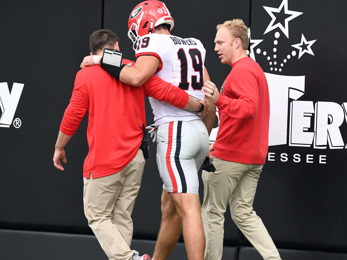 No. 1 Georgia loses tight end Brock Bowers to sprained left foot against  Vandy