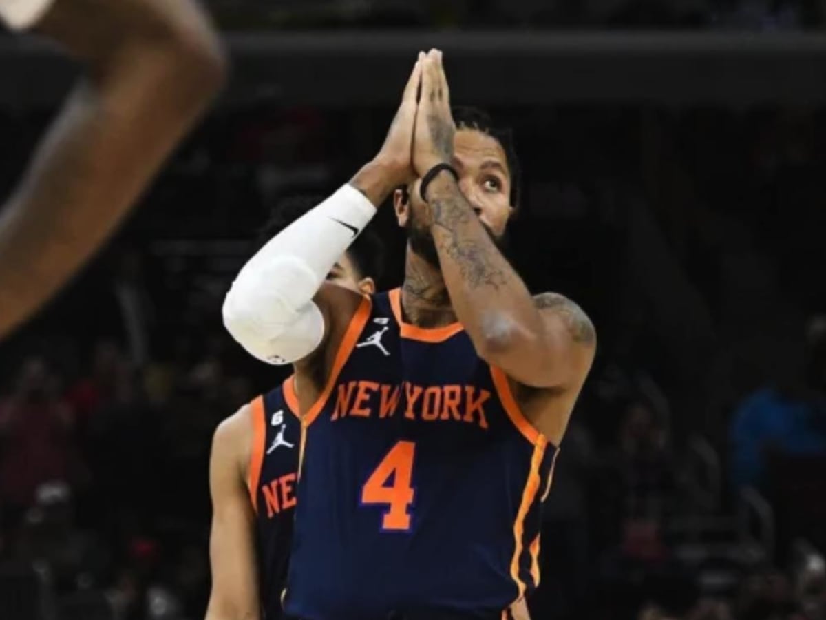 New York Knicks discuss trade for Chicago Bulls' Derrick Rose 