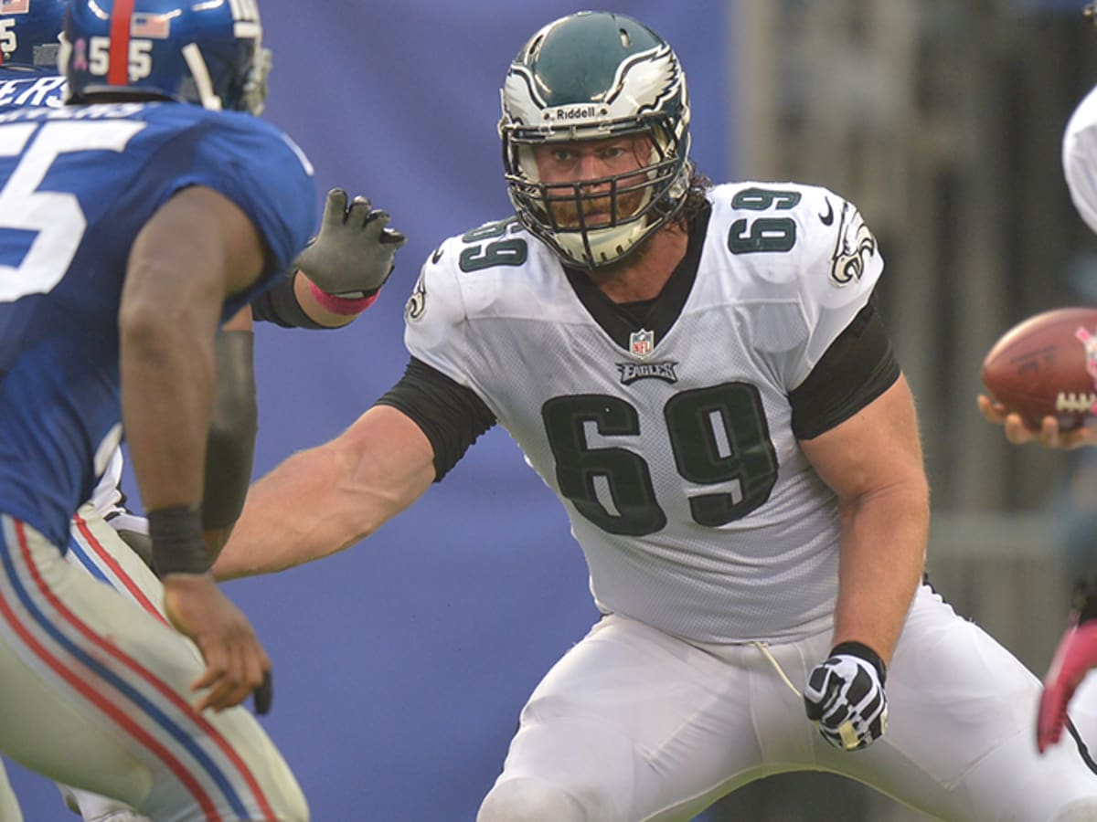 Denver Broncos sign ex-Eagles OL Evan Mathis to contract - Sports ...