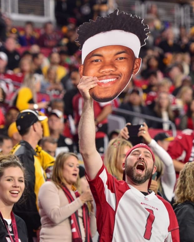 A fan holds a Arizona Cardinals quarterback Kyler Murray (1) sign prior to the game against the Pittsburgh Steelers at State Farm Stadium.