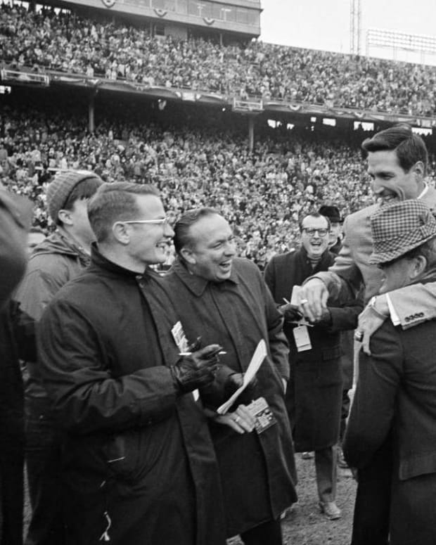 Bear Bryant hugs Gene Stallings after the 1968 Cotton Bowl