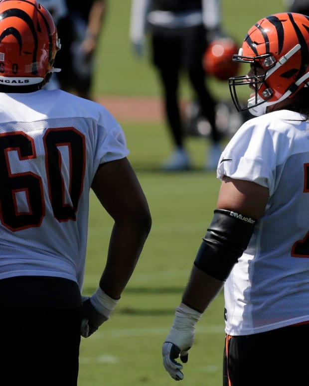 Cincinnati Bengals guard Xavier Su'a-Filo (72) waits between plays during training camp at the Paul Brown Stadium practice field in downtown Cincinnati on Monday, Aug. 17, 2020. Cincinnati Bengals Training Camp