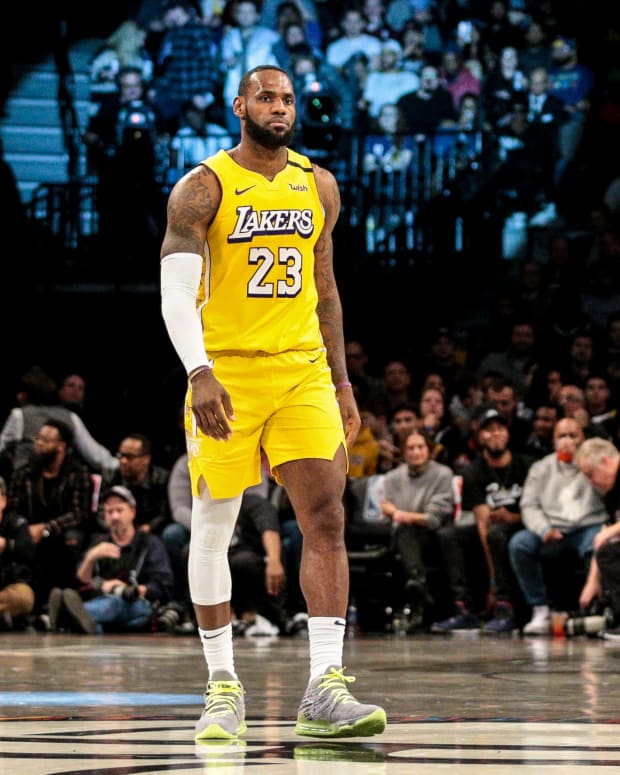 lebron through the legs