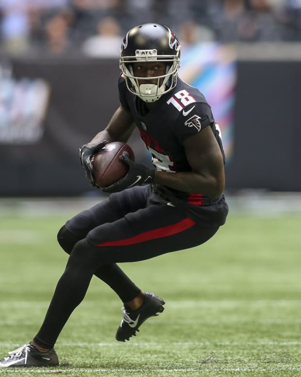 Falcons wide receiver Calvin Ridley makes catch