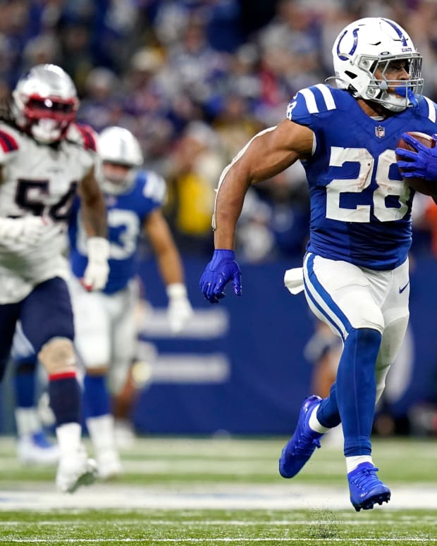 Indianapolis Colts running back Jonathan Taylor (28) breaks away for a 67-yard touchdown Saturday, Dec. 18, 2021, during a game against the New England Patriots at Lucas Oil Stadium in Indianapolis.