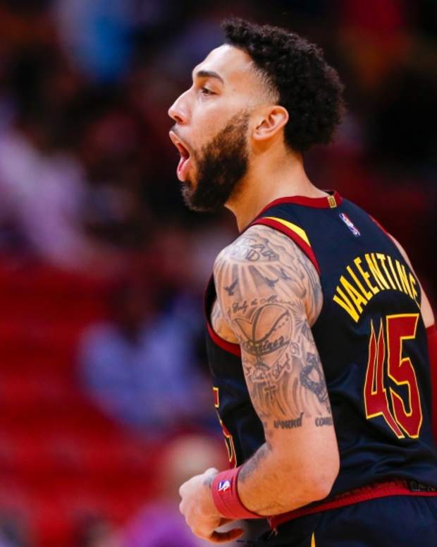 lakers looking to sign darren collison and stanley johnson to 10 day contracts all lakers news rumors videos schedule roster salaries and more