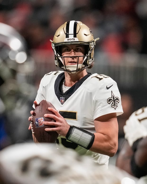 Jan 9, 2022; Atlanta, Georgia, USA; New Orleans Saints quarterback Trevor Siemian (15) in action against the Atlanta Falcons during the second half at Mercedes-Benz Stadium. Mandatory Credit: Dale Zanine-USA TODAY Sports