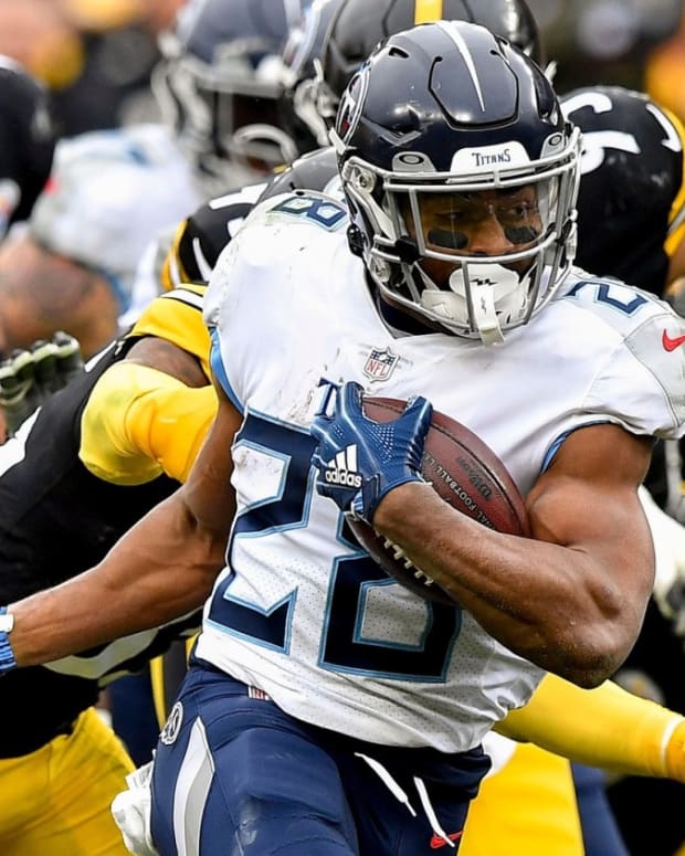 Tennessee Titans running back Jeremy McNichols (28) runs the ball past the Steelers defense during the second quarter at Heinz Field Sunday, Dec. 19, 2021 in Pittsburgh, Pa.