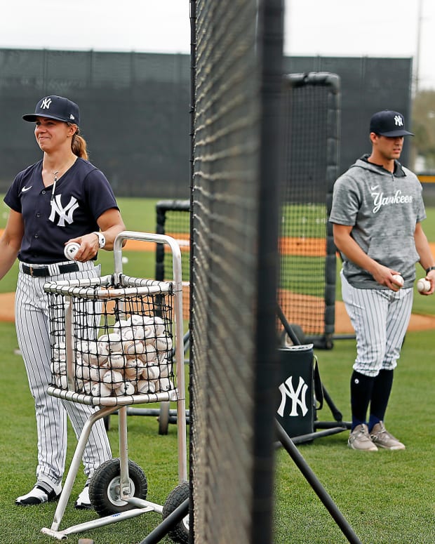 New York Yankees Low-A manager Rachel Balkovec throws batting practice