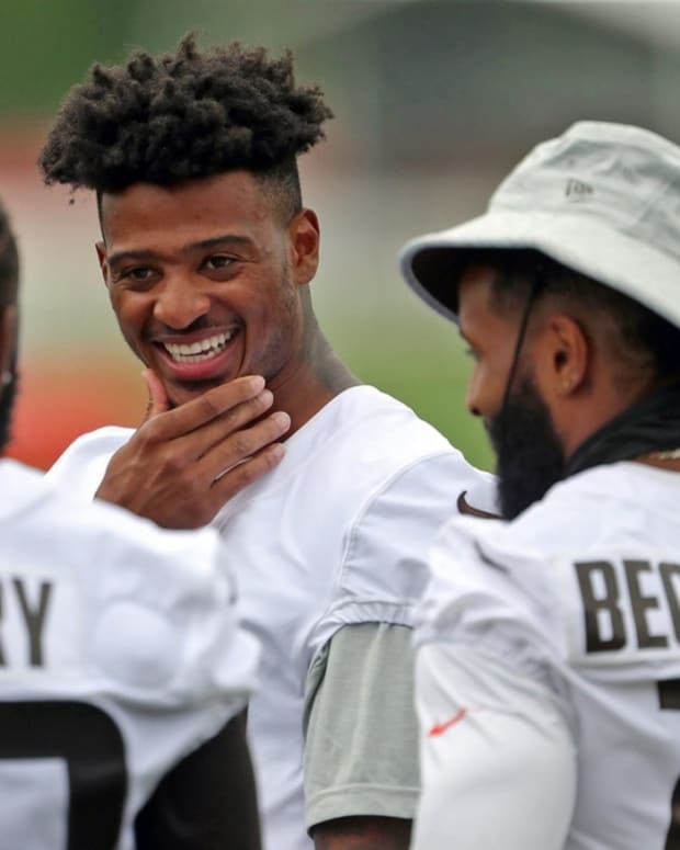 Cleveland Browns wide receiver Rashard Higgins, facing, chats with teammates Jarvis Landry, left, and Odell Beckham Jr. during NFL football training camp, Thursday, July 29, 2021, in Berea, Ohio. Brownscamp30 14