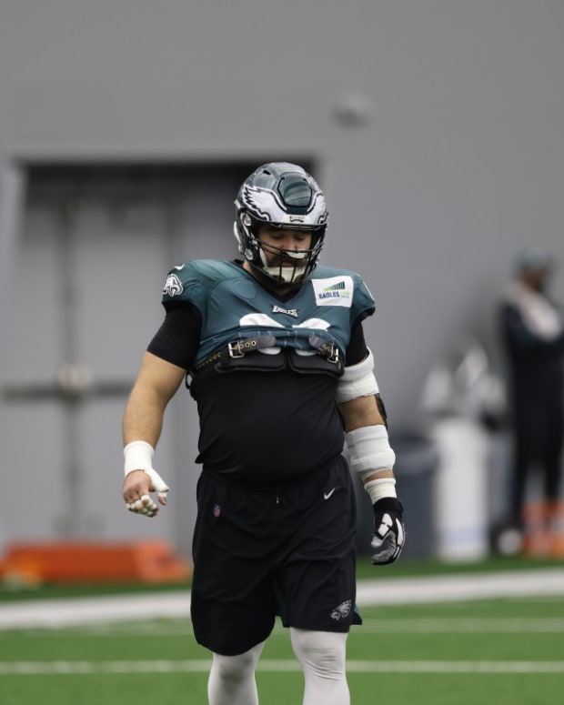 Jason Kelce at practice leading up to playoff game vs. Bucs