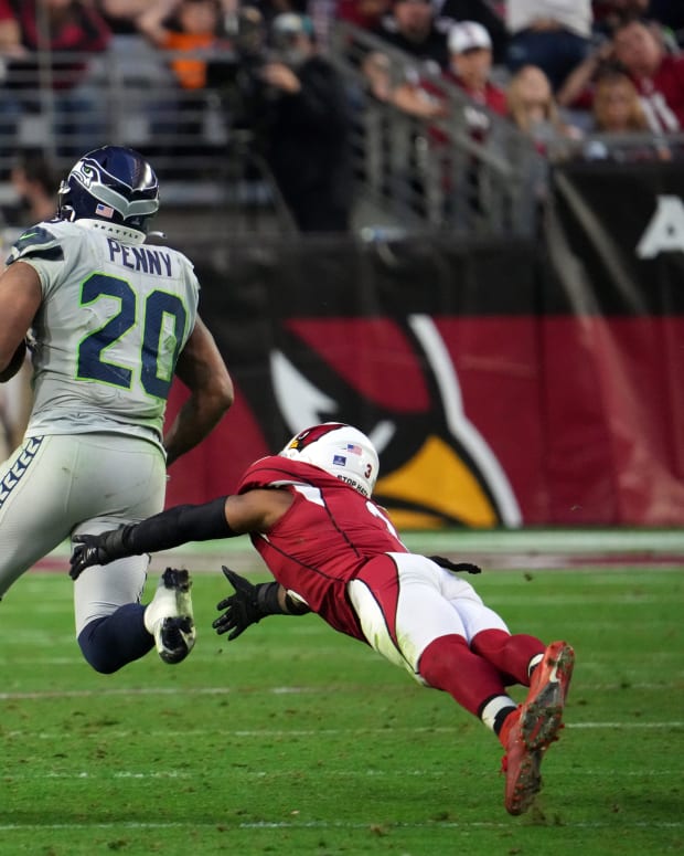 Syndication: Arizona Republic Jan 9, 2022; Glendale, Arizona, USA; Seattle Seahawks running back Rashaad Penny (20) breaks a tackle by Arizona Cardinals safety Budda Baker (3) for a touchdown during the fourth quarter. Nfl Seahawks Vs Cardinals