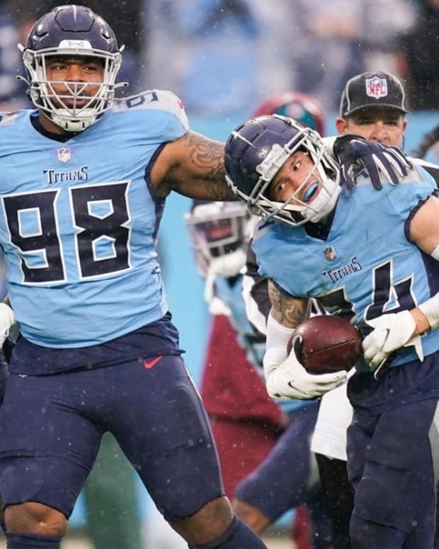 Tennessee Titans cornerback Elijah Molden (24) is congratulated by defensive tackle Jeffery Simmons (98) after recovering a Miami fumble during the first quarter at Nissan Stadium Sunday, Jan. 2, 2022 in Nashville, Tenn.