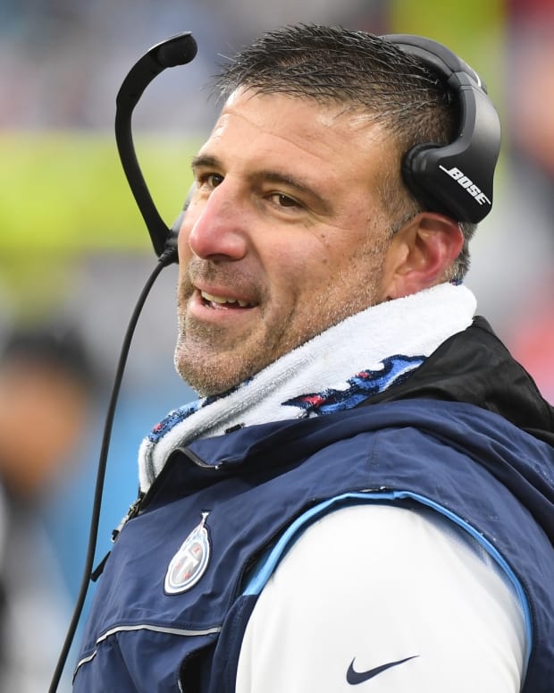 Tennessee Titans head coach Mike Vrabel questions a call by an official during the second half against the Miami Dolphins at Nissan Stadium.