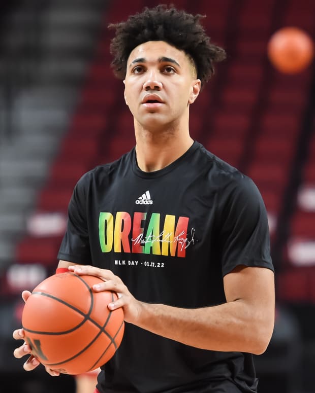 Trayce Jackson-Davis wears a "Dream" shirt in warmup to honor Martin Luther King Jr. Day.