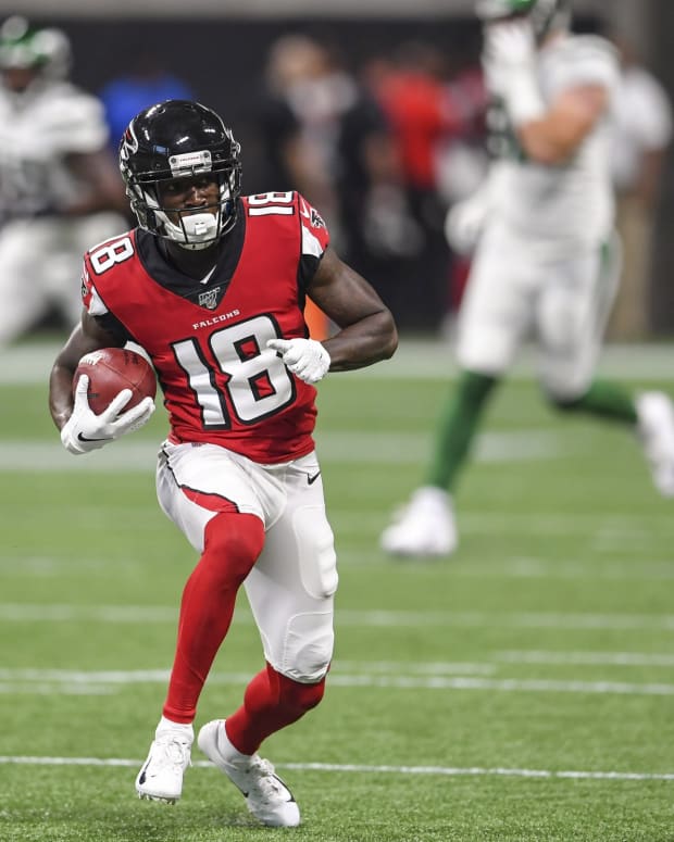 Atlanta Falcons WR Calvin Ridley runs after catch against New York Jets
