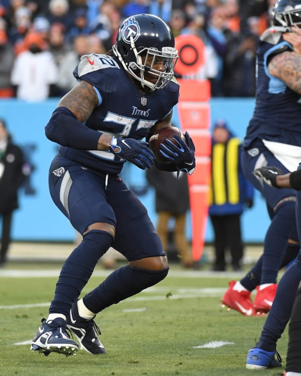 Tennessee Titans running back Derrick Henry (22) runs during the first half of an AFC Divisional playoff football game against the Cincinnati Bengals at Nissan Stadium.