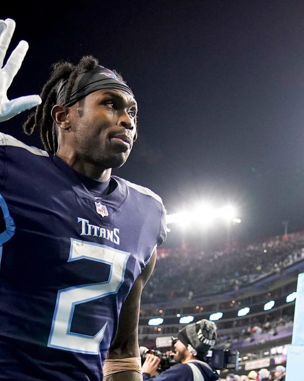 Julio Jones waves goodbye as the Tennessee Titans lose in the Playoffs