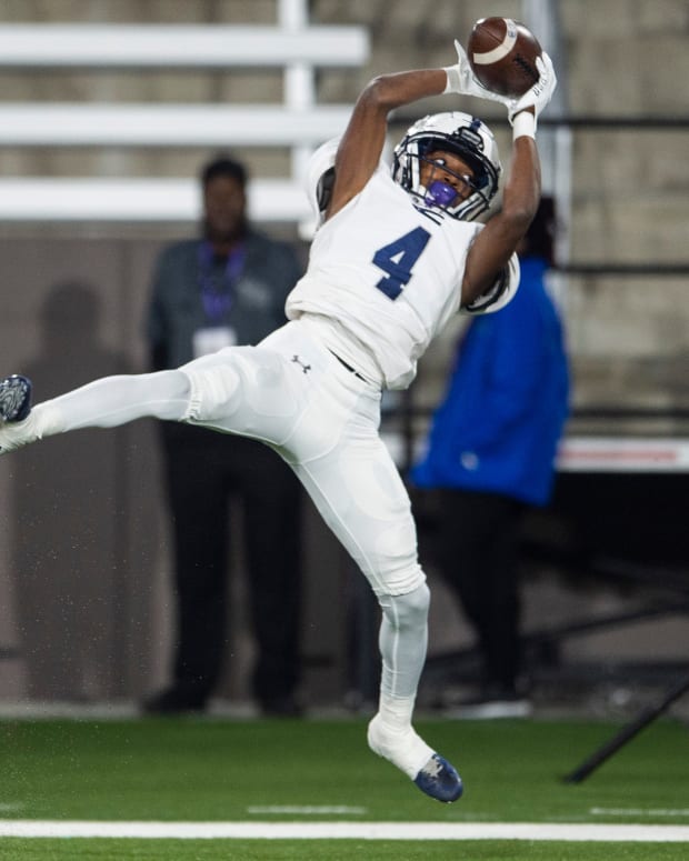 Clay-Chalkville's Mario Craver (4) catches a pass for a two-point conversion during the Class 6A football state championship at Protective Stadium in Birmingham, Ala., on Friday, Dec. 3, 2021.