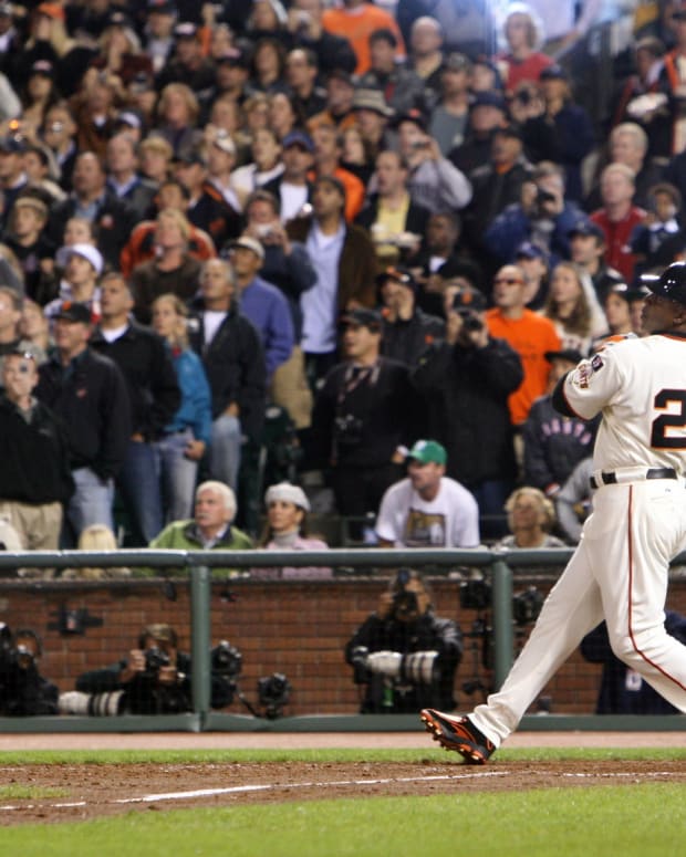 Aug 7, 2007; San Francisco, CA, USA; San Francisco Giants left fielder Barry Bonds (25) hits his 756th career homerun off of Washington Nationals starting pitcher Mike Bacsik (not pictured) during the 5th inning at AT&T Park in San Francisco, CA. Bonds passed Hank Aaron (755 homeruns) to become the all-time career homerun leader. Mandatory Credit: Kyle Terada-USA TODAY Sports