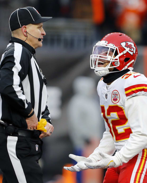 Jan 2, 2022; Cincinnati, Ohio, USA; Kansas City Chiefs free safety Tyrann Mathieu (32) talks to the official after a personal foul call that extended the Bengals drive during the fourth quarter at Paul Brown Stadium. Mandatory Credit: Joseph Maiorana-USA TODAY Sports