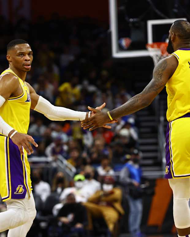 lebron shoulder shoes